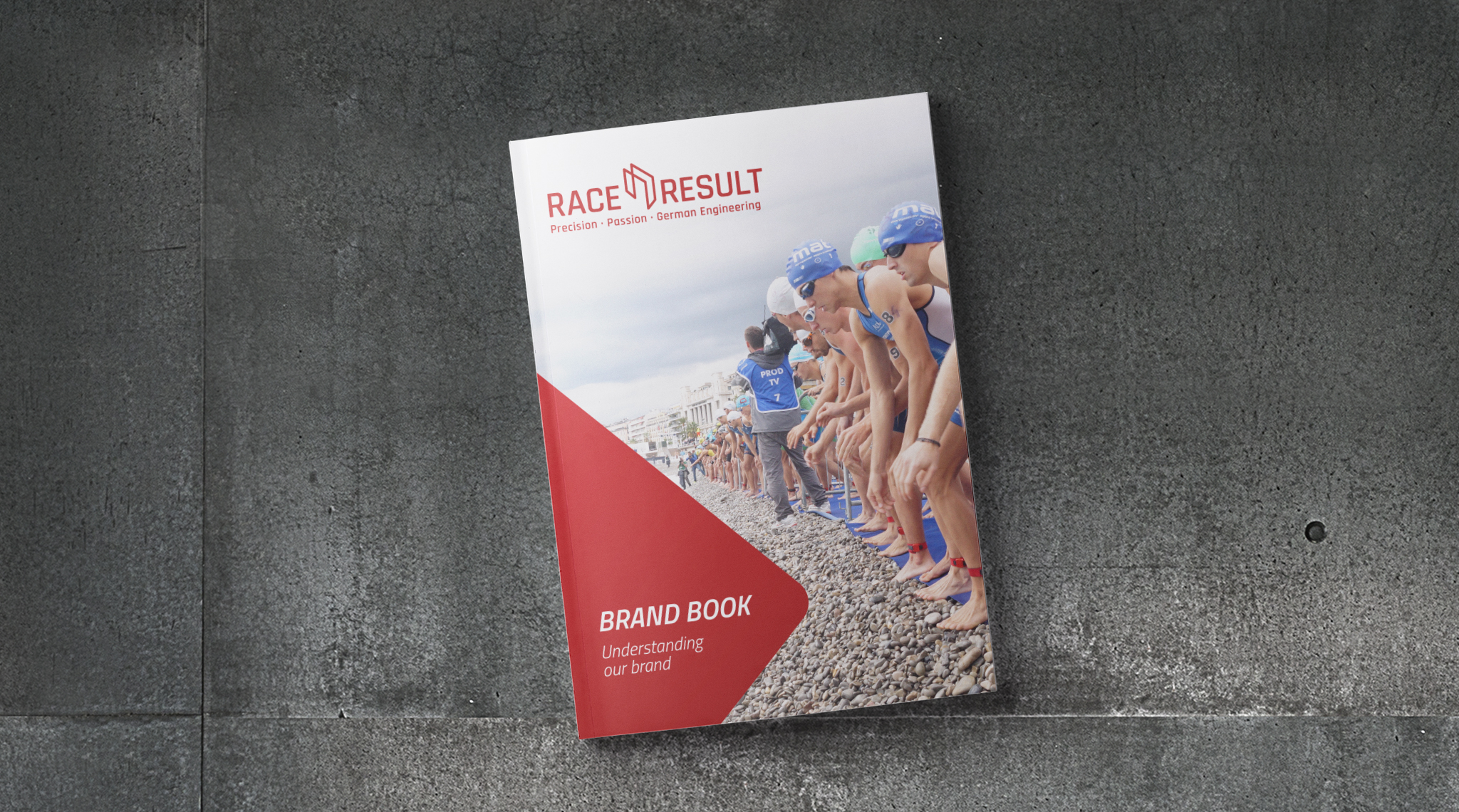 race | result Brand Book auf Betonwand