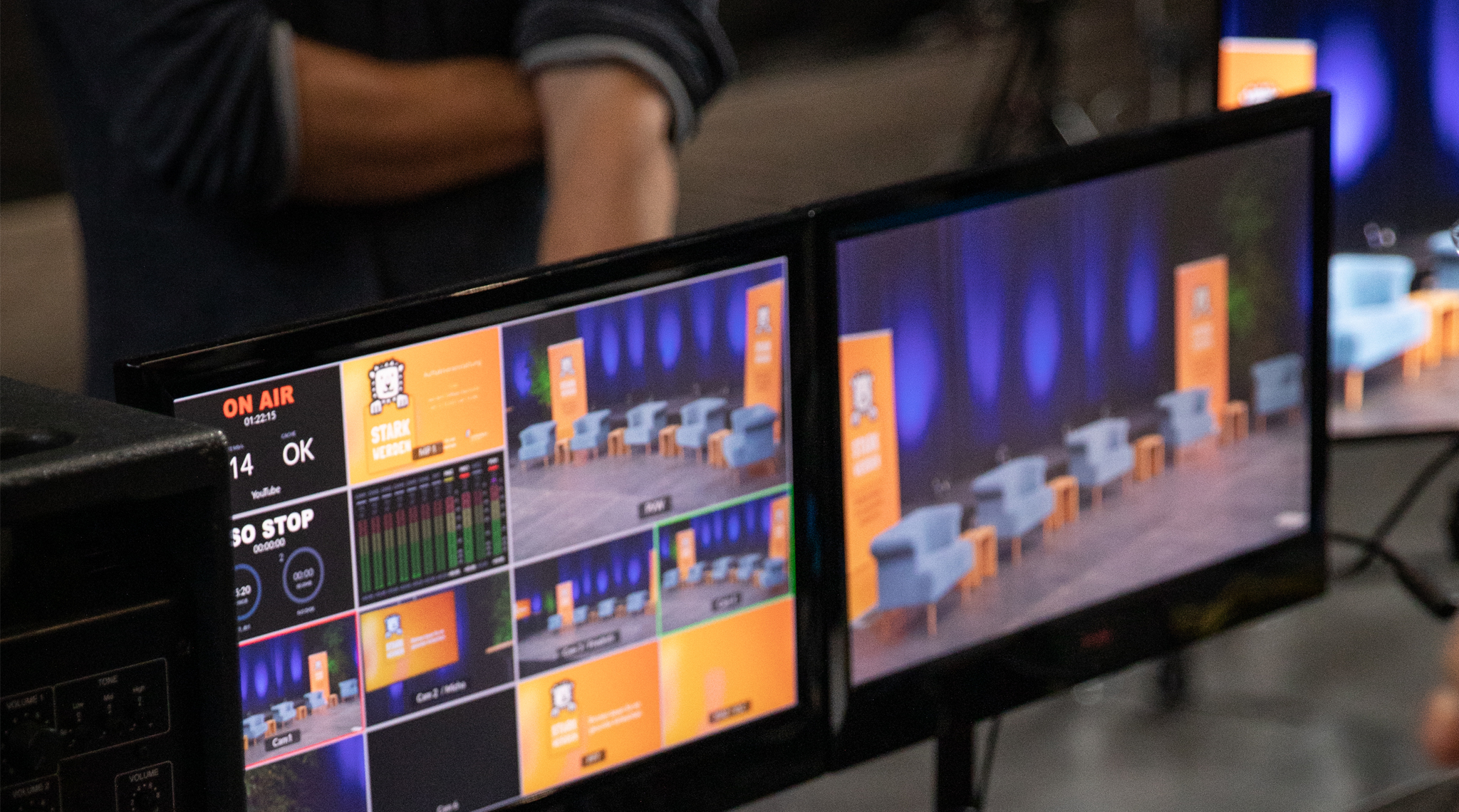 Regiemonitore bei der Live-Übertragung der STARKwerden-Auftaktveranstaltung